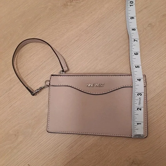 Like New Nine West Wristlet Coin Purse Creamy Purple White Bag - Picture 4 of 9